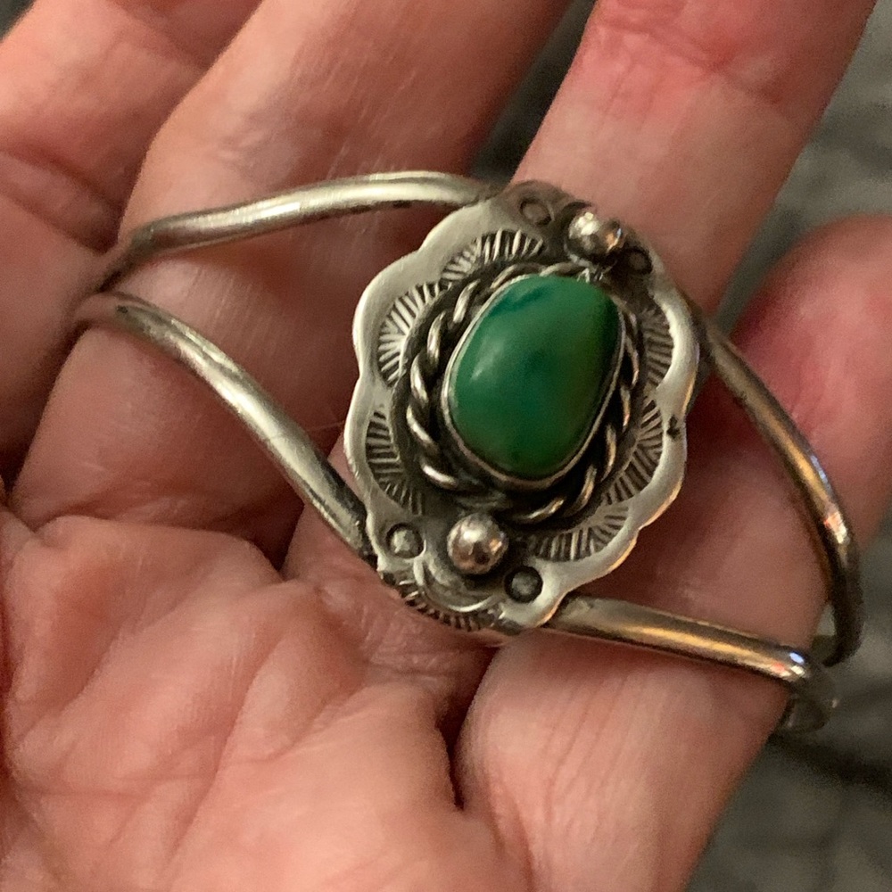 Vintage Navajo Sterling Green Turquoise Scallop Design Cuff